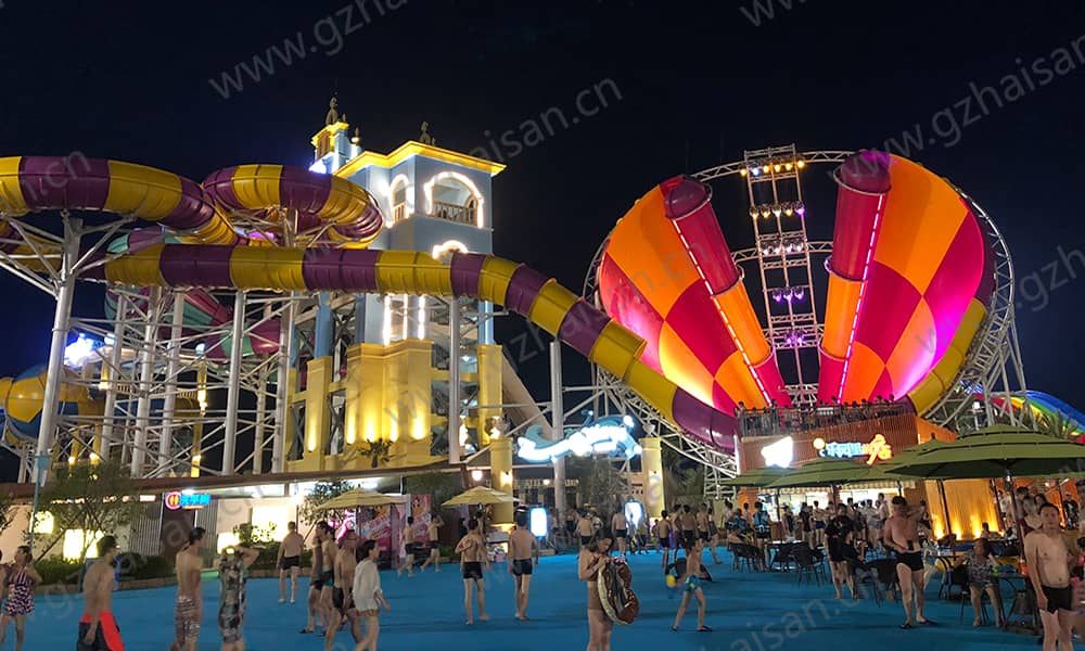 光与电完美结合的水上乐园设备投入运行