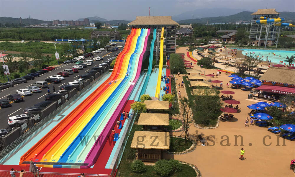 水滑梯设备的结构主要有几部份组成