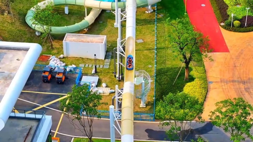 激流过山车｜当速度拥抱水花，掀起水上狂欢盛宴