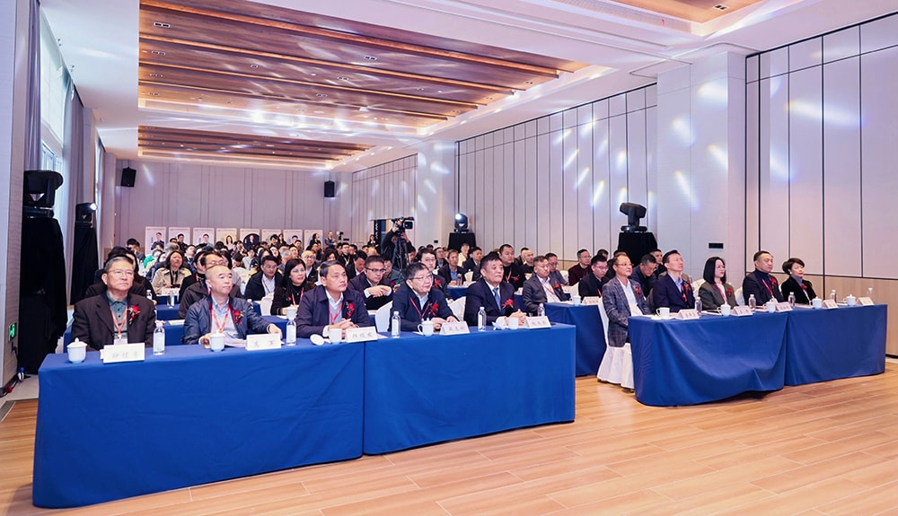 科技铸就非凡体验，专业成就行业标杆——PA旗舰厅游乐荣膺2025金冠奖“杰出水滑道设备奖”