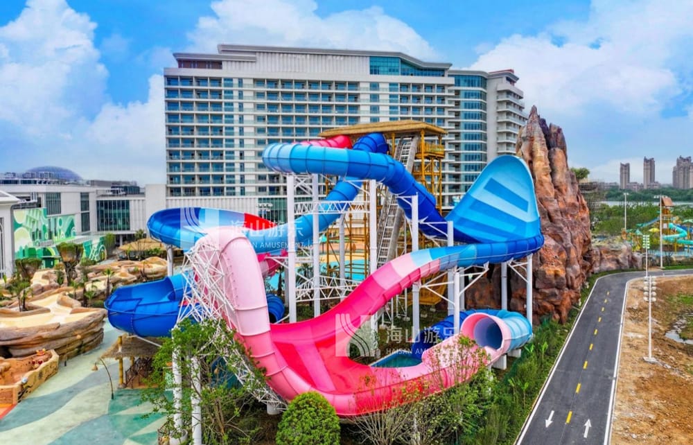 双重风暴，极致竞速——星际盘旋+巨浪翻滚组合引爆水乐园刺激体验